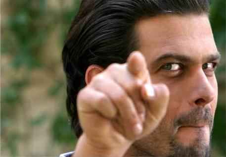 نگاهی به مضمون و روایت در فیلمنامه «فرود در غربت»: هیچ معجزه‌ای در کار نیست!