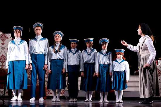 مطالبه آواز خواندن بانوان و تجربة اپرای فارسی