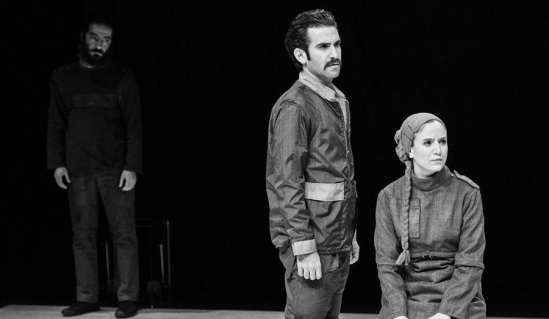 نگاهی به نمایش «کامنت»